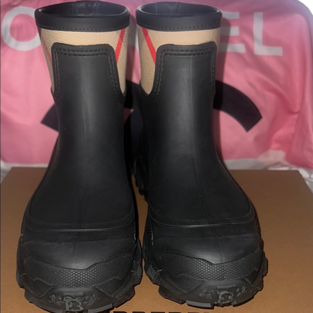 Burberry Black and Beige Plaid Rain Boots - Picture 5 of 9